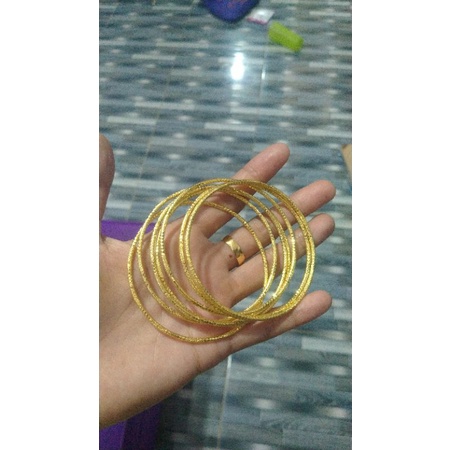 gelang emas kristal