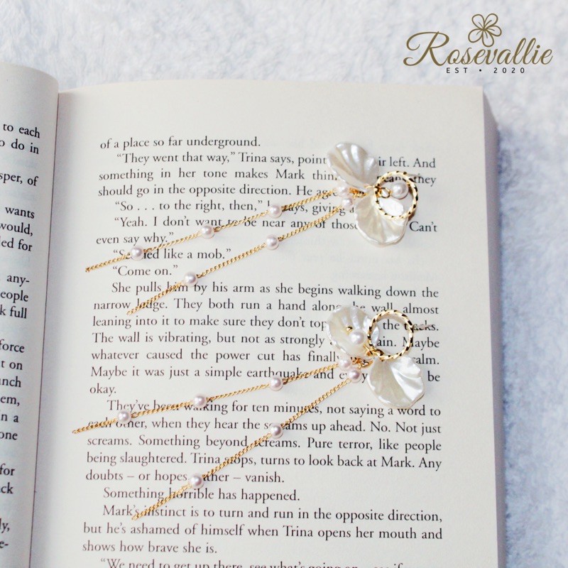 Anting S925 Tusuk Panjang Bunga Putih Menjuntai Import Korea