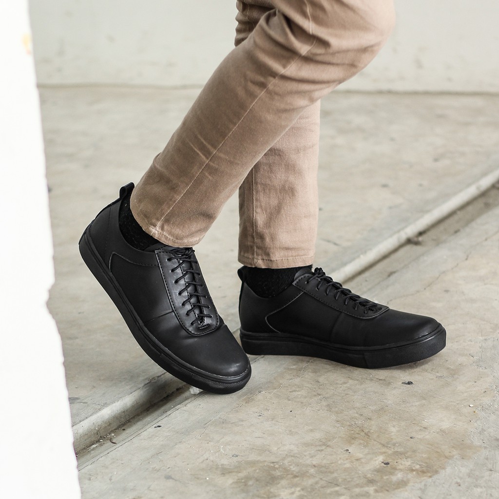 Wolf Black | Sepatu Sneakers Tali Santai Kasual Pria Cowok Men Sneaker Footwear | FORIND x Lvnatica