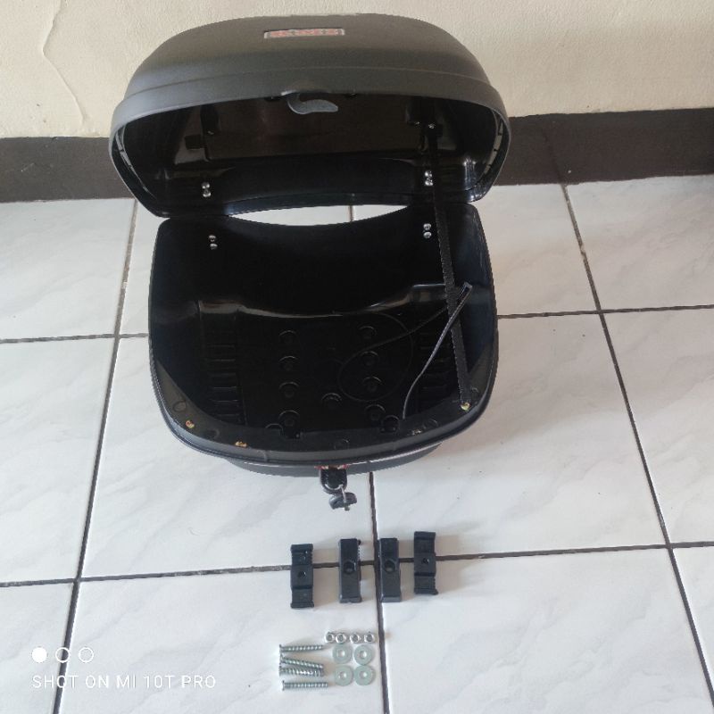 Box Motor Box Belakang Motor KMI Type 301 Kapasitas 20 Liter (Free Bubble Wrap)