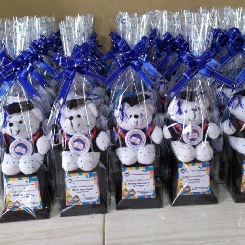 Piala Boneka Wisuda Plastik
