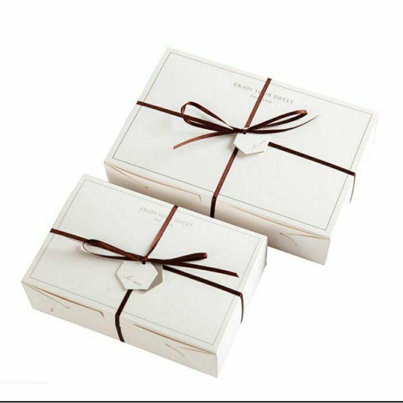

KOTAK PUTIH KOTAK HADIAH KOTAK KADO SOUVENIR COOKIES CRAFT BOX MAKANAN KOTAK AKSESORIS PERHIASAAN