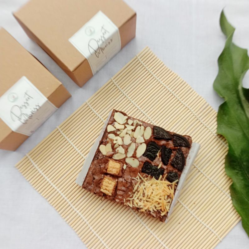 

Fudgy Brownies Small FREE MIX ALL TOPPING 10×10 / Brownies Panggang