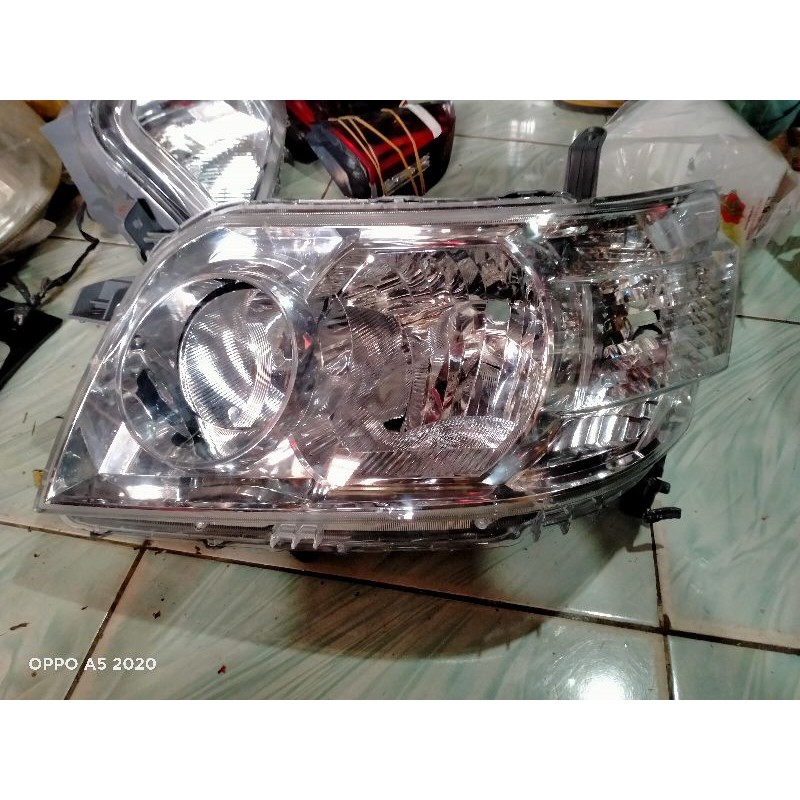 headlemp Daihatsu Luxio kiri