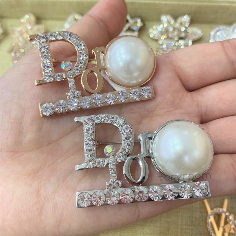 Bros huruf diamond Diore mutiara besar