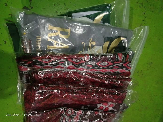 Couple Batik Keluarga || Setelan Couple Batik Ayah Ibu Anak Cewek || Batik Sarimbit Motif Mego Abang