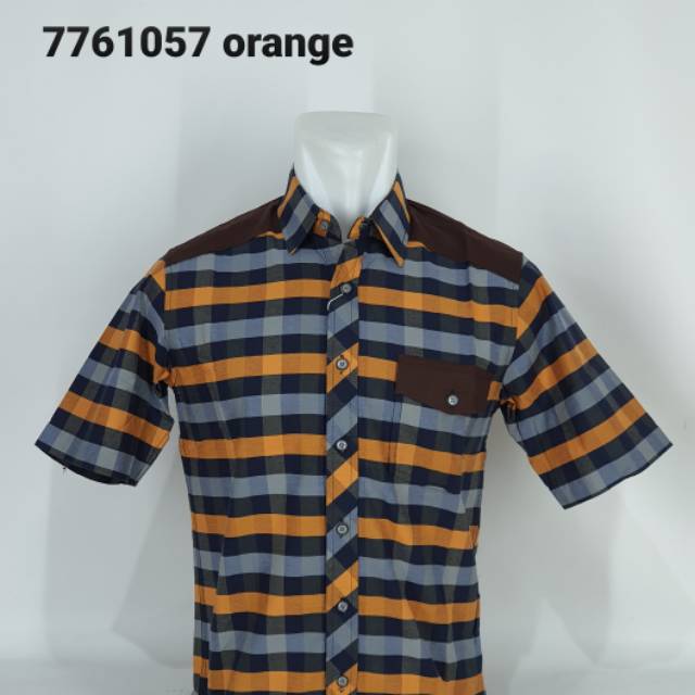 Kemeja basic lengan pendek pria 7761057