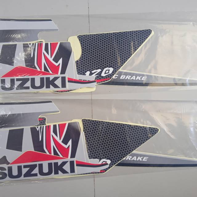 Striping Suzuki Satria lumba RU warna hitam silver