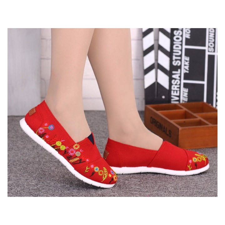 HD SEPATU WANITA SLIP ON WAKKAI FLOWERS BEST SELLER MURAH - BIRU MERAH DAN KREM