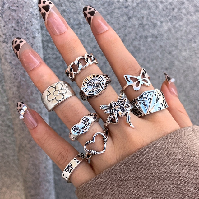 YEEZII Set Cincin Model Hollow Out Butterfly Heart Letter Warna Emas Silver Gaya Retro Untuk Wanita