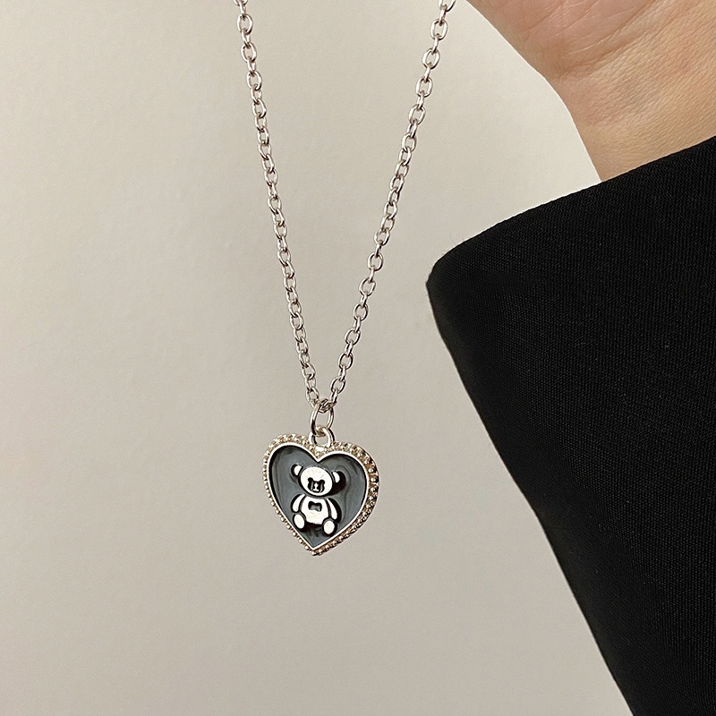 COD❤️Kalung Love Hitam Wanita Fashion Korea Cinta Bear Rantai Sweater Panjang Hip-Hop Sederhana Serbaguna Gelap Manis Keren Untuk