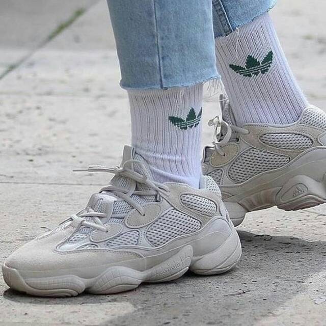 SEPATU
ADIDAS YEEZY 500