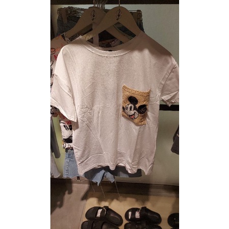 NEW STRADIVARIUS KAOS MICKEY KANTONG DEPAN