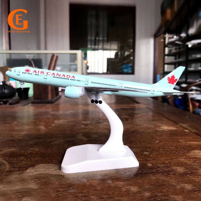 Model Pesawat Terbang Canada Boeing 777 B777 Model Die-cast Bahan Metal Ukuran 16CM / 20CM