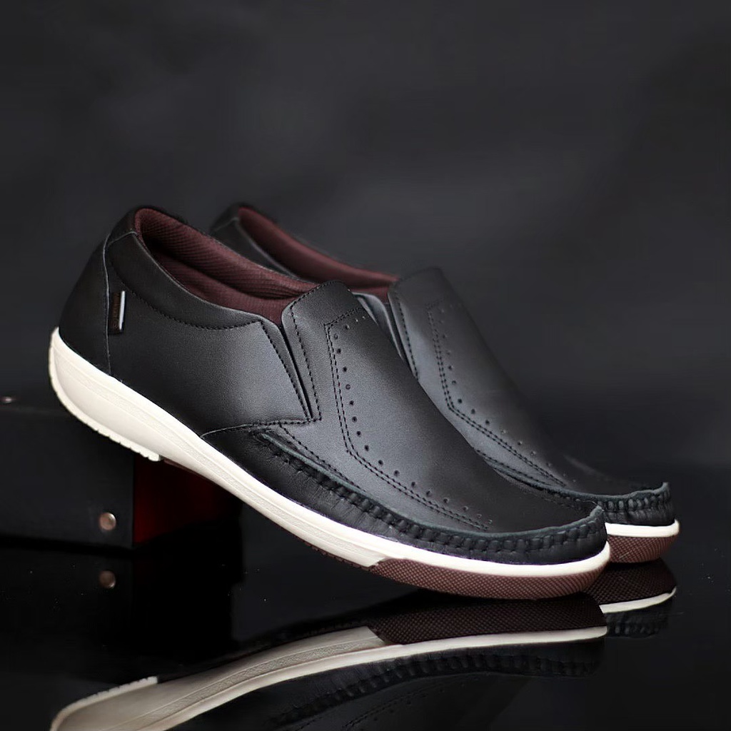 Sepatu Pria Kasual Kulit Asli Original Slip On Laki Kerja Cowo Keren Trendy Slop Kekinian Cowo Modis ORI Selop Flat Datar Excellent Exclusive Premium Duality Kets Cowok Laki  Tiga Warna Distro Street Style Enoz Calaio