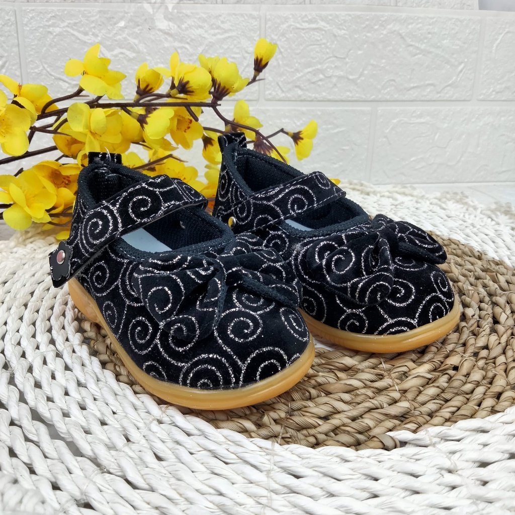 [TAMAN SEPATUKU] SEPATU TRENDY MURAH ANAK PEREMPUAN PITA SOL BUNYI CIT-CIT 1 2 3 TAHUN SAX01