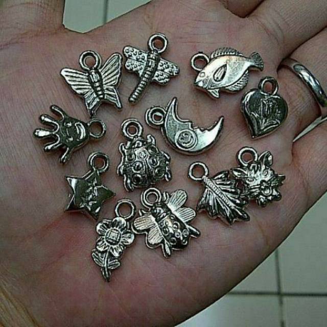 

12 Piece Charm Plastik Ringan Ukuran Rata2 15x20mm Warna Silver. Pendant Bandul Aksesoris Anak