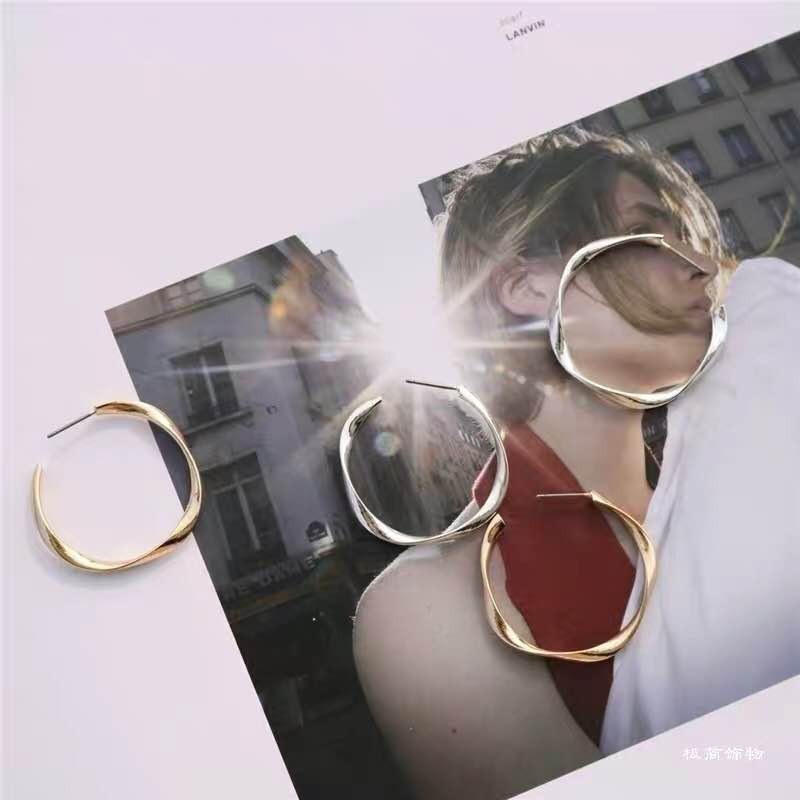 Anting Hoop Bulat Simple Elegan Gaya Korea untuk Wanita /  Fashion Elegant Women Girls Geometric