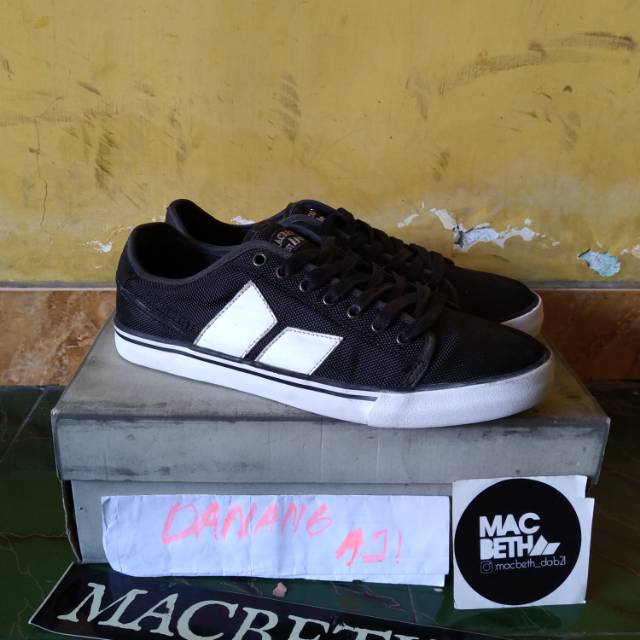 Macbeth james bw nylon