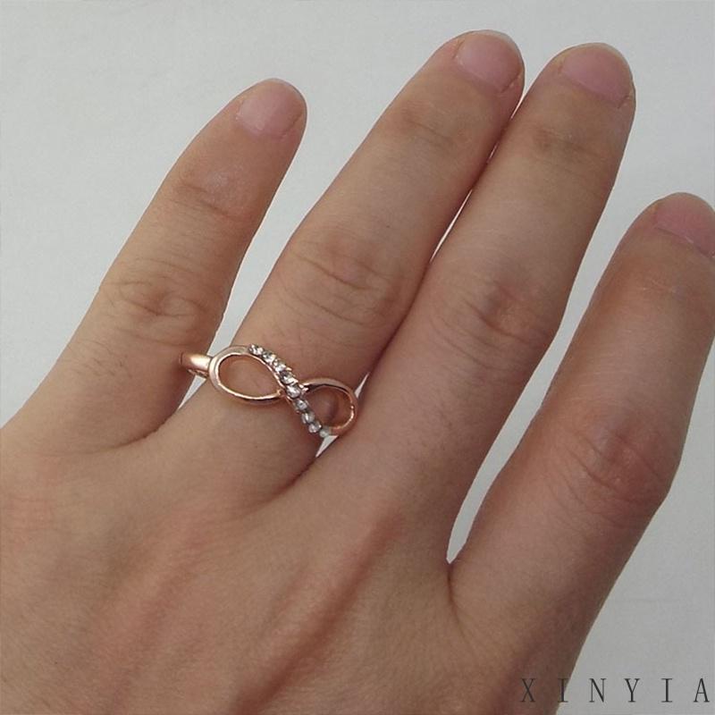 Cincin Desain Angka 8 Bahan Metal Hias Kristal / Berlian / Zircon Gaya Mewah / Simple Untuk Wanita