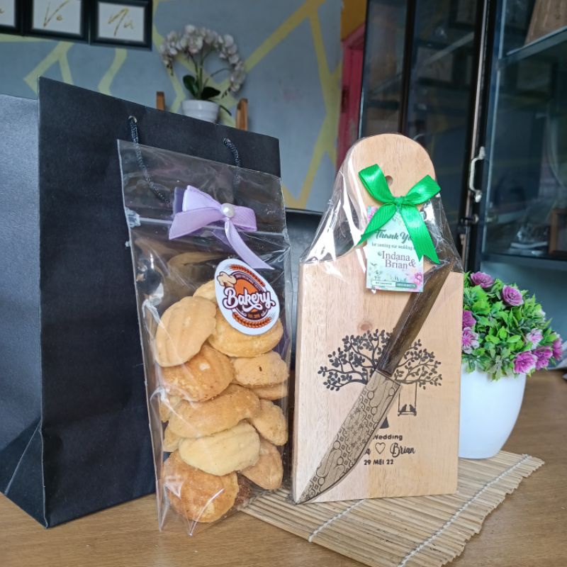 paket souvenir pernikahan talenan pisau dan kue bolu kering,paket Asul asul
