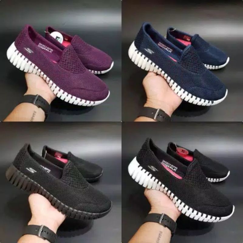 SKECHERS GO WALK SMART WOMAN