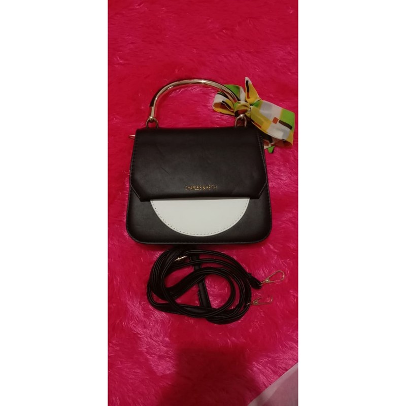 Tas charles and Keith