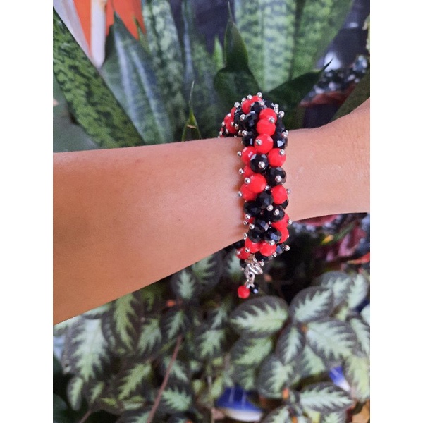 Gelang batu kristal merah mix hitam