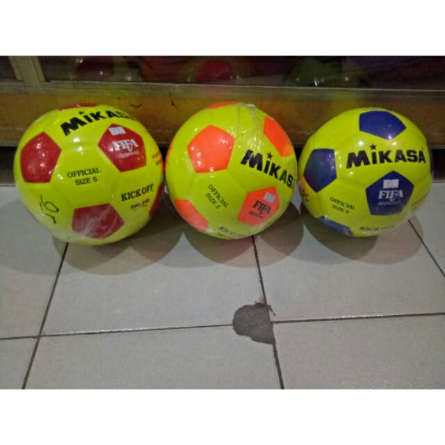 Bola mikasa warna