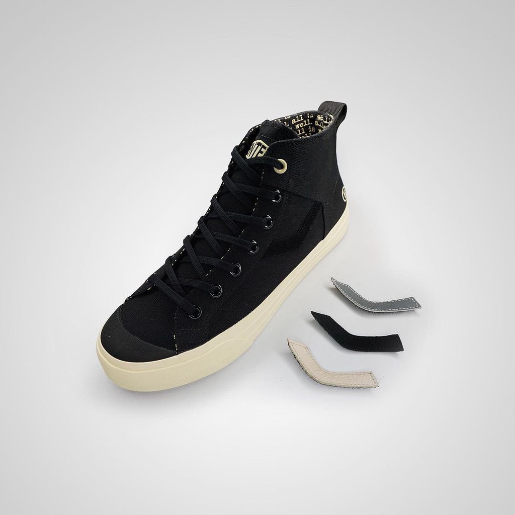 Sepatu Sneakers Pria/Wanita (Unisex) Ventela x Evil all is well high