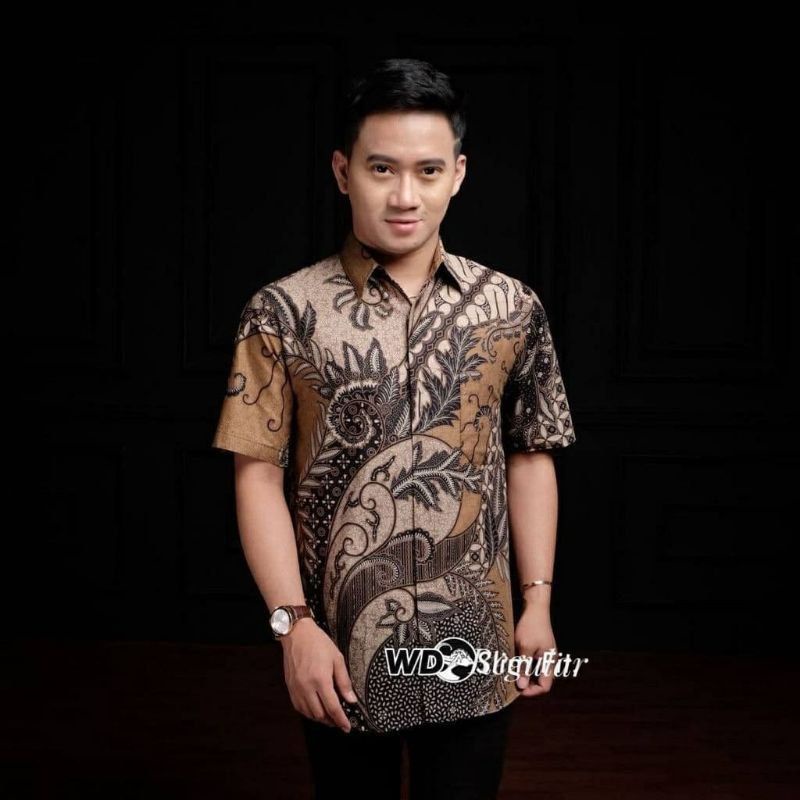 Batik pria lengen pendek premium motif keratonan Terlaris Hem Kemeja Batik Pria Lengan Pendek Katun | Kemeja Batik Print KEMEJA BATIK PRIA LENGAN PENDEK KEKINIAN SIZE M L XL XXL BSWART Ready sragamQUUENBUTIK