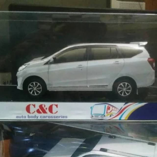 Papercraft miniatur Toyota calya