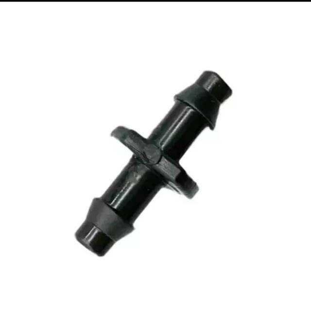 Konektor untuk menyambung selang PE