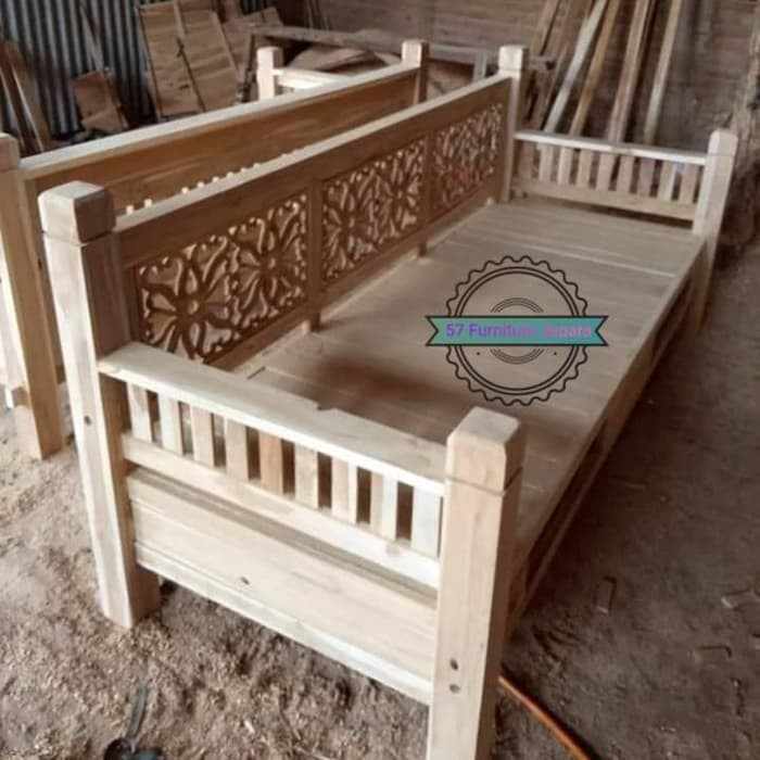 Kursi panjang kayu jati mentahan daybed ukir Jepara