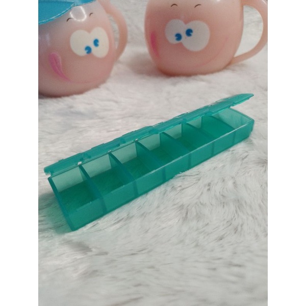 Preloved PL Tupperware Medicine Container Kotak Obat Bersekat