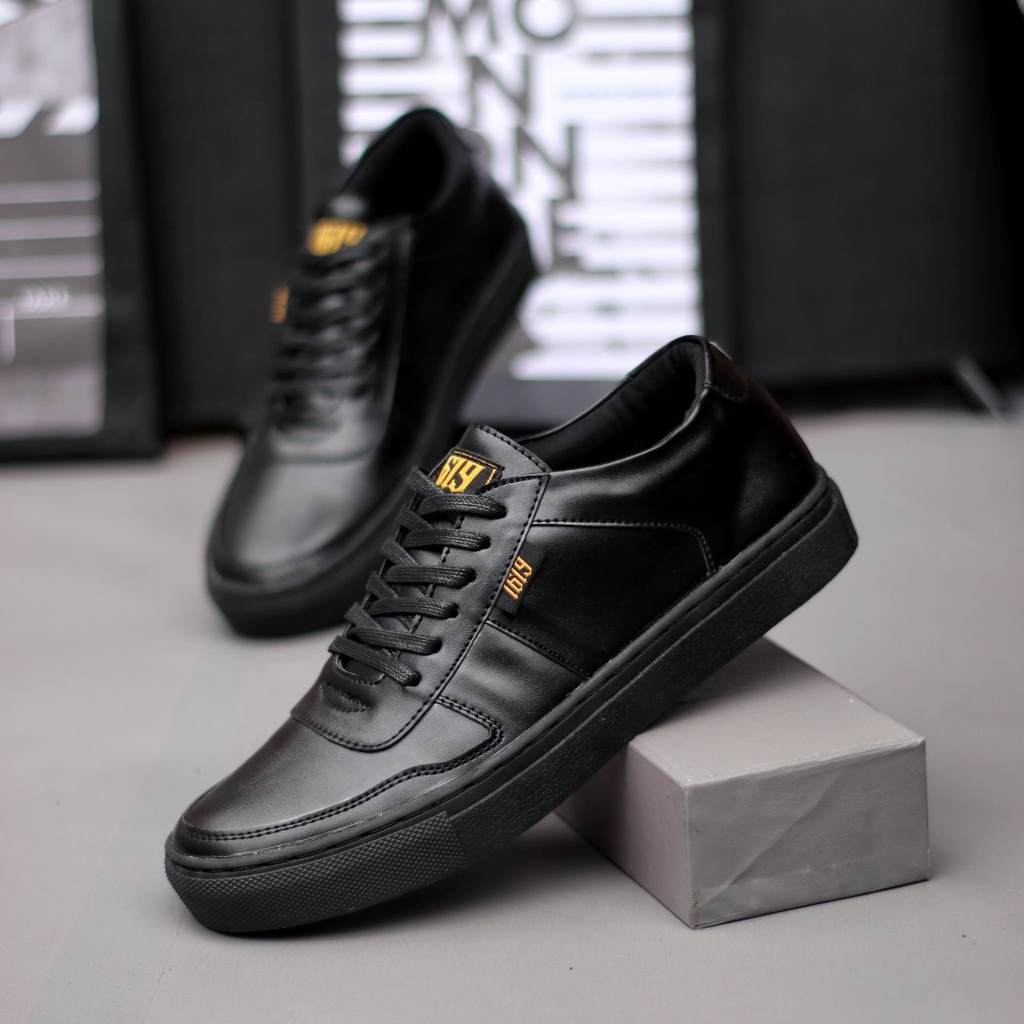 MOLK Sepatu Casual Formal Pria Hitam Kulit Sintetis Kerja Kantor Kuliah Original Footwear