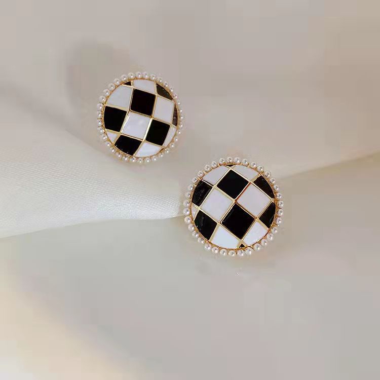 Anting Giwang Sterling Silver 925 Model Papan Catur Warna Hitam / Putih Dengan Mutiara Untuk Wanita