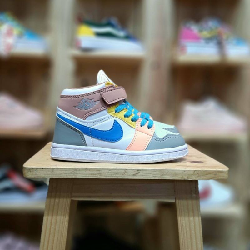 sepatu sneakers anak perempuan nike air jordan multi colour peach