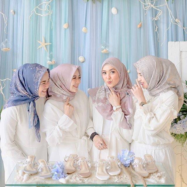 TEONA SCARF BY LOCAL.ID