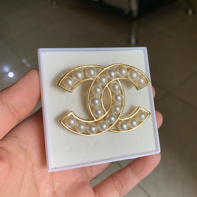 Brooch (Bros) Chanel dan Snow