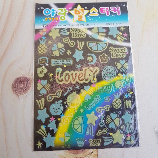 STICKER STIKER KOREA GLOW IN THE DARK - RANDOM