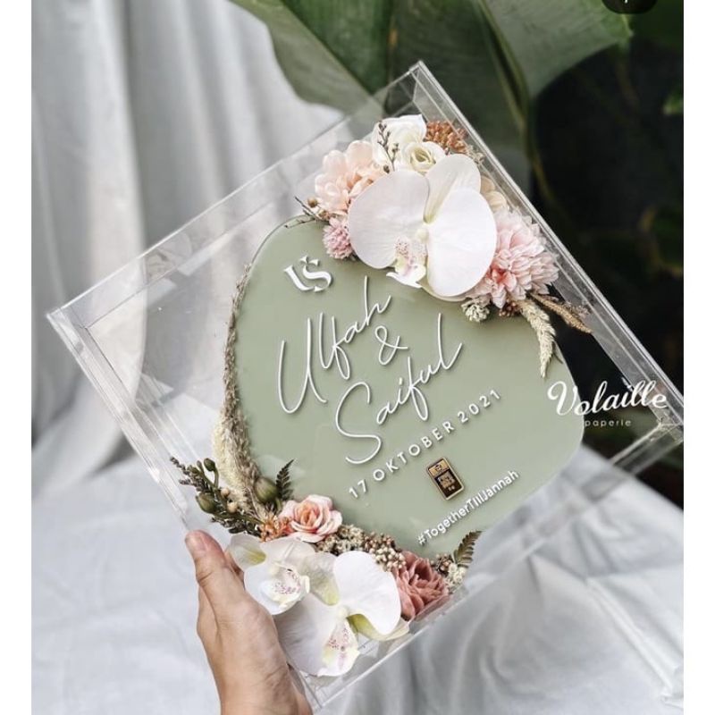 Box acrylic tutup sliding untuk mahar / gift / box pajangan ukuran 30 x 30 x 6 cm
