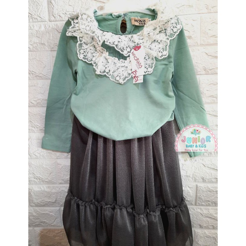 SETELAN ROK TUTU ATASAN KAOS KERAH BRUKAT ANAK PEREMPUAN