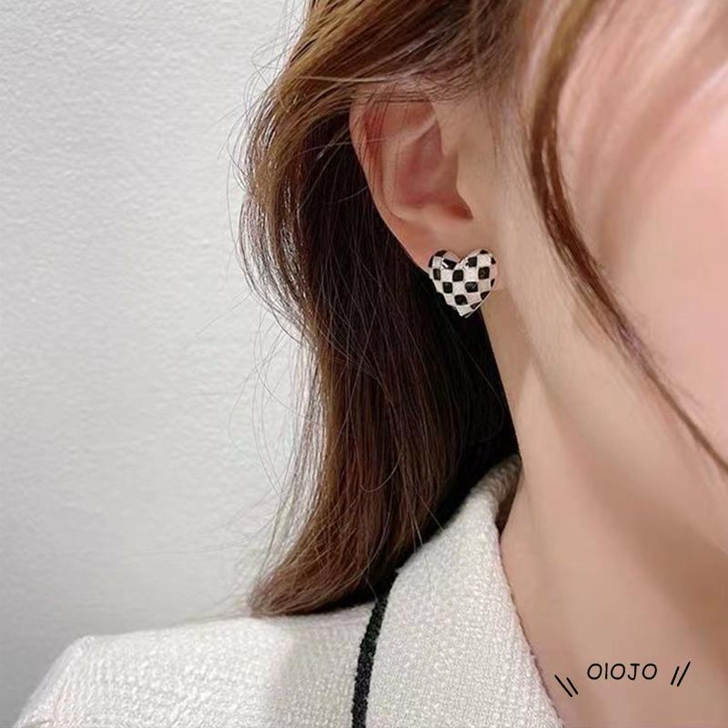 Anting Stud Bentuk Papan Catur Tiga Dimensi Untuk Wanita ol2