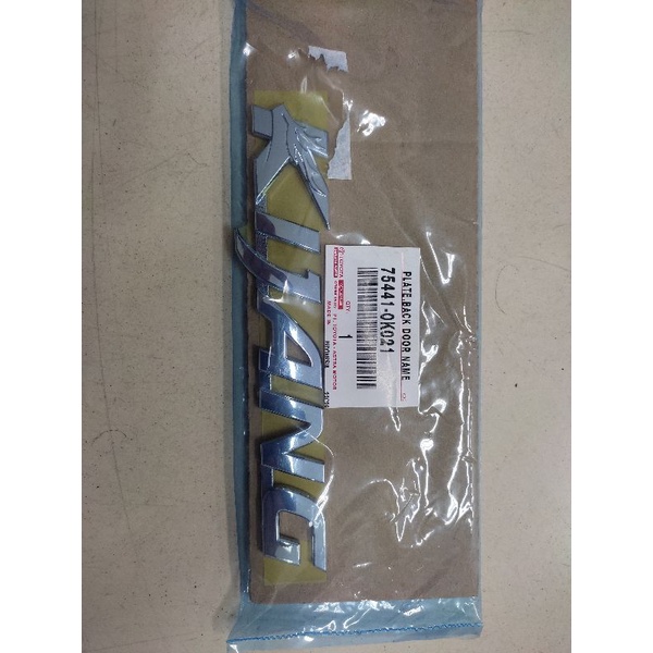 emblem kijang innova 2006 sampai 2015