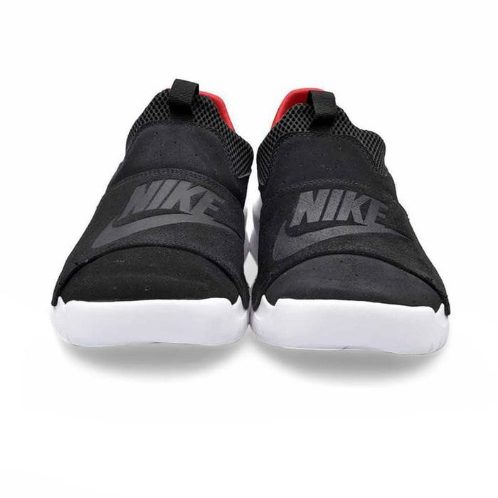 sepatu nike benassi