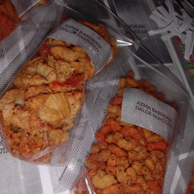 

Cemilan kekinian makroni ngoweh