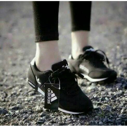 Grosir sepatu wanita kets / olah raga / sprt Adidas full hitam murah