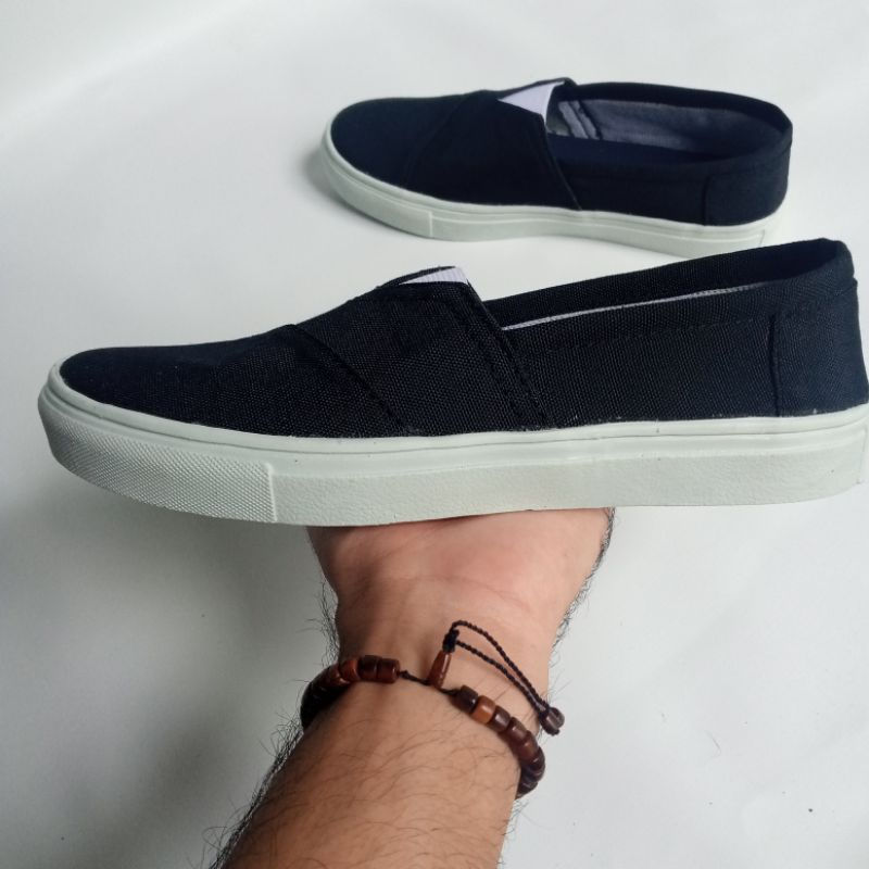 spatu pria casual slip on wakai spatu terbaru 2022 spatu hitam merah marun spatu sneakers wanita