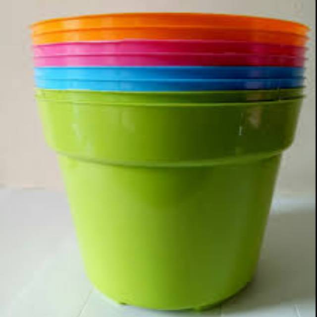 Pot plastik warna warni